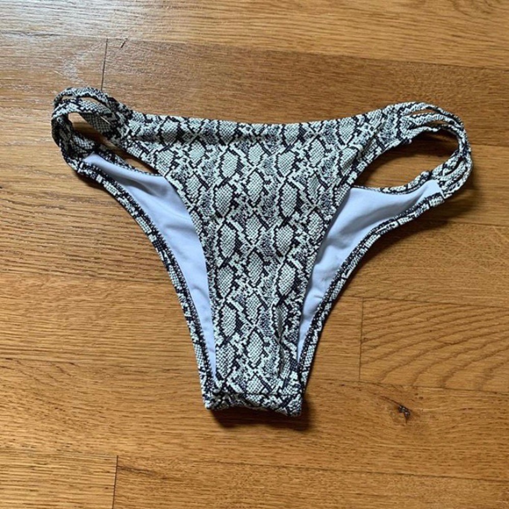 Bikini bottoms